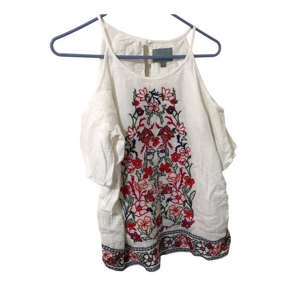 3/$15 Skies are blue peep shoulder floral embroidery blouse size M